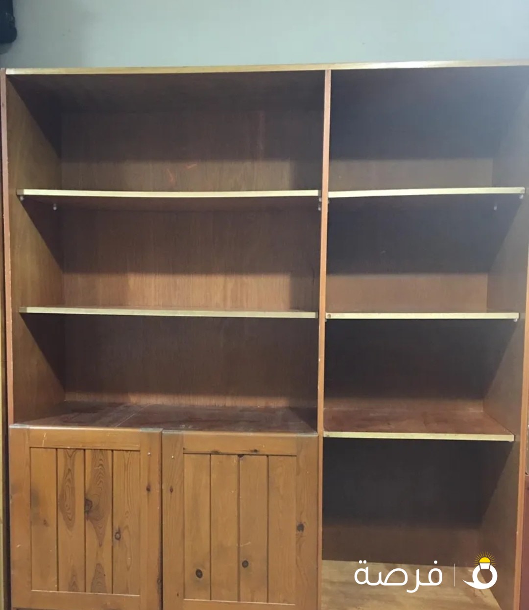مكتبة بحالة جيدة