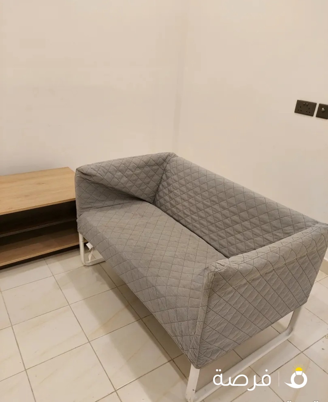 كنبه وطاولة وسط مستعمل للبيع
