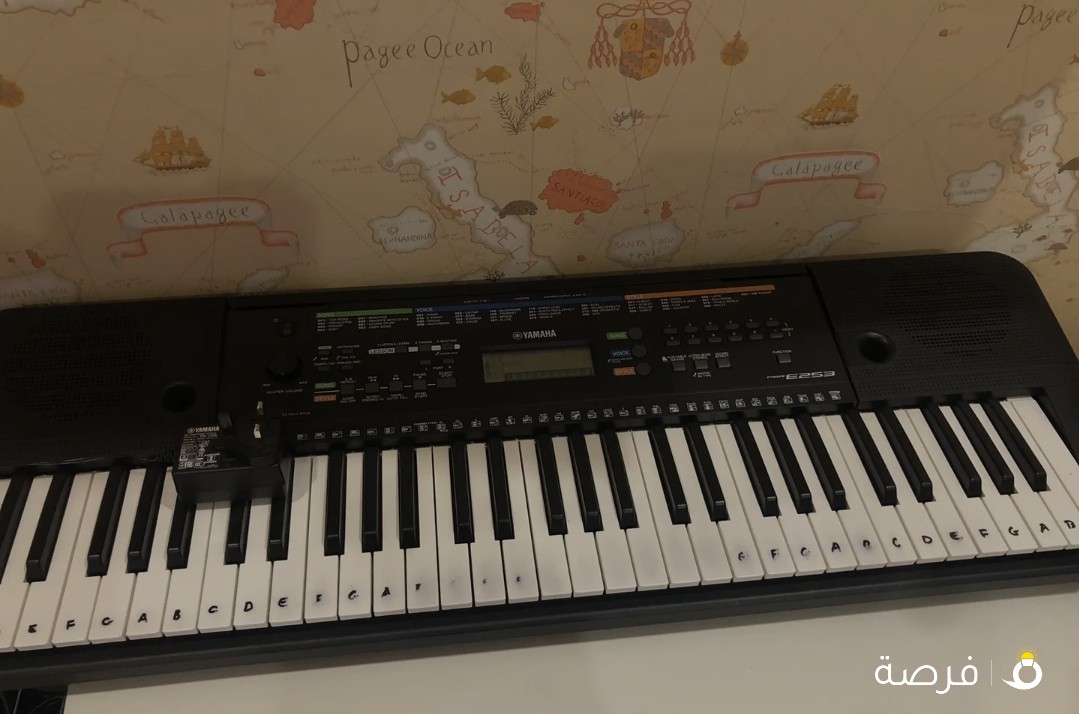 Keyboard Yamaha PSR253 ( Used but condition is almost brand new)