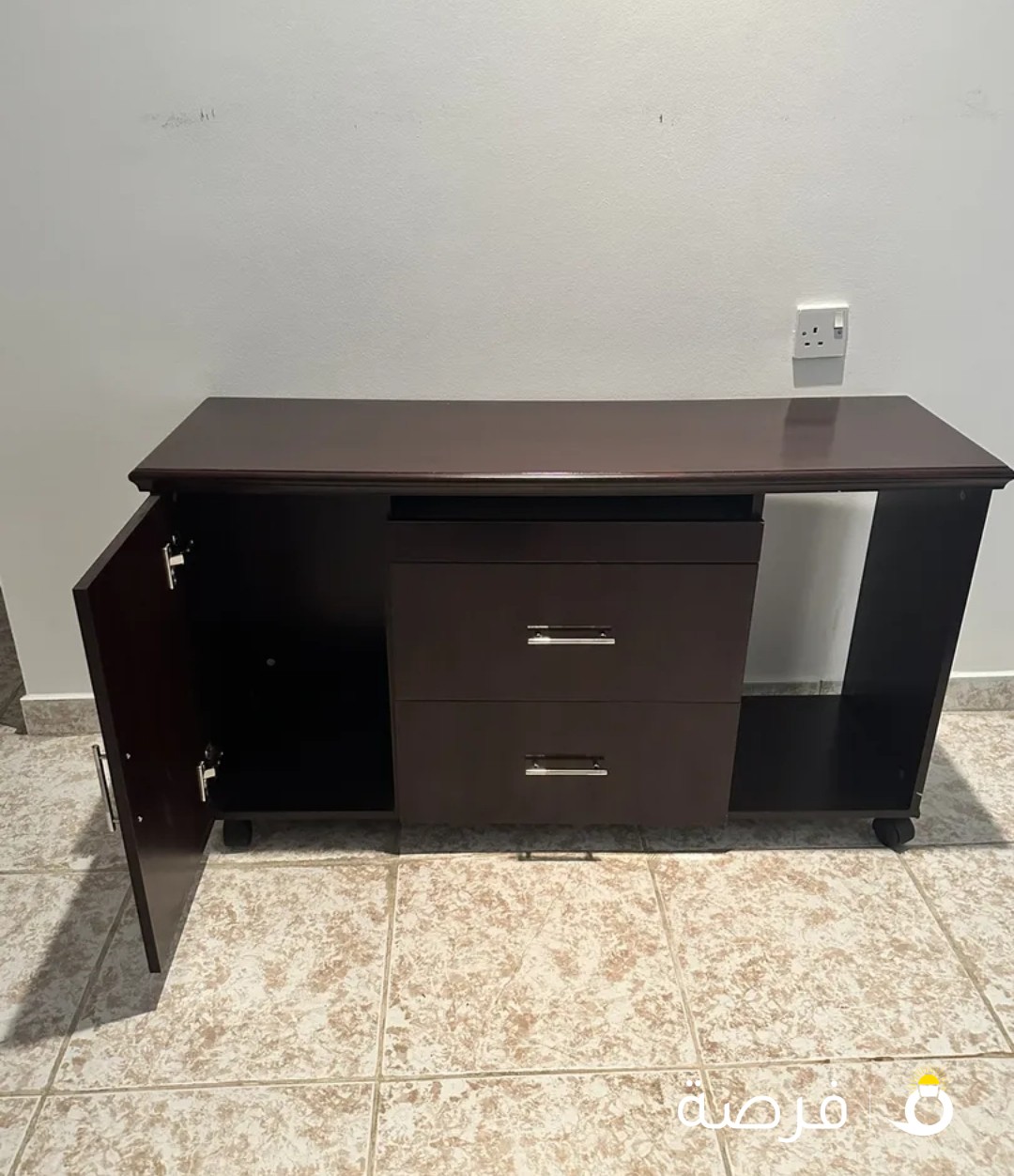 ادراج مكتبية نظيفة جداً
