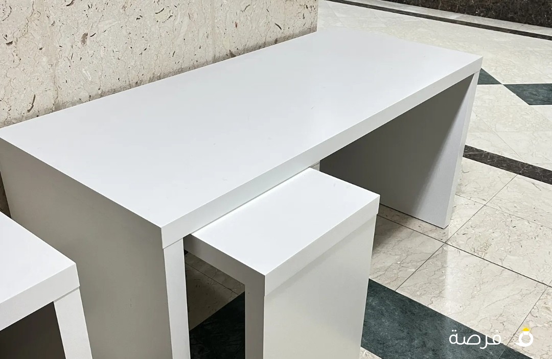 Minimalist desk for studying