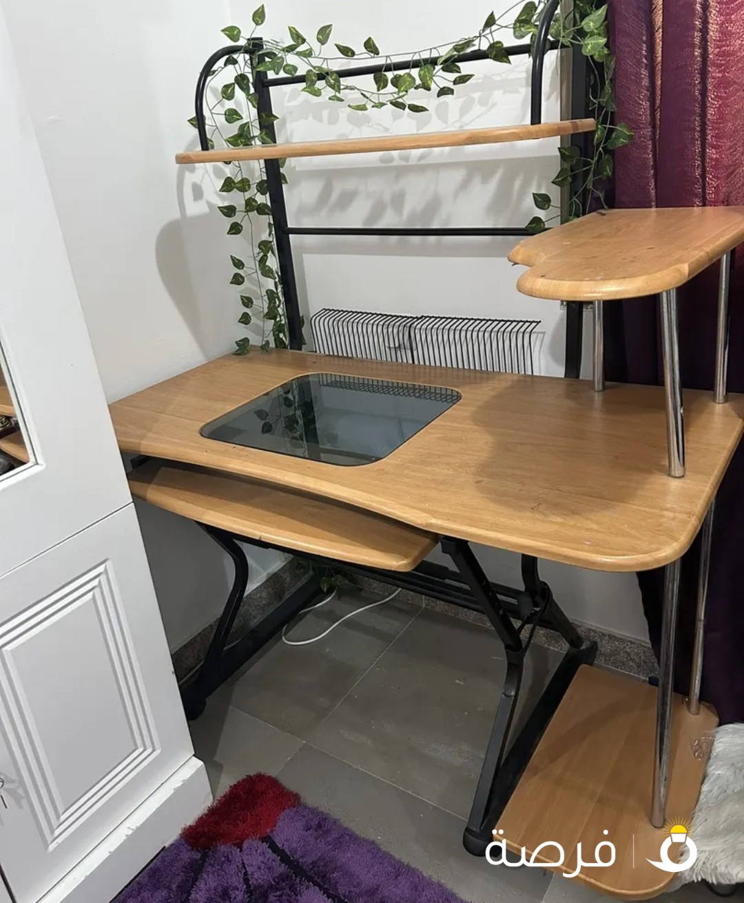 طاولة مكتب / طاولة كمبيوتر Office table / computer table.
