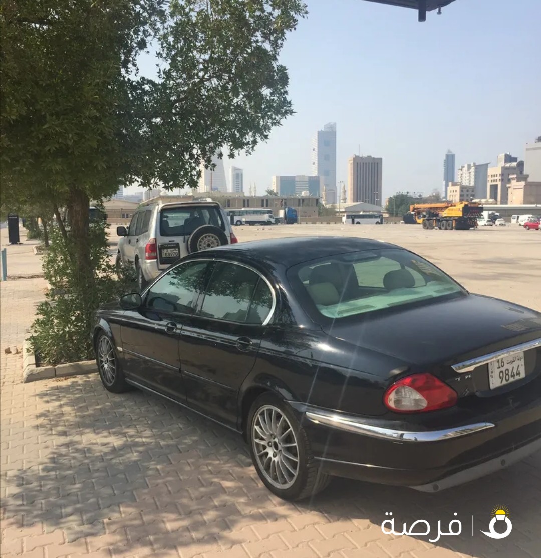 للبيع سياره جاكو بحالة جيده اللون اسود كراسي جلد بيج فتة سقف السعر400 د ك