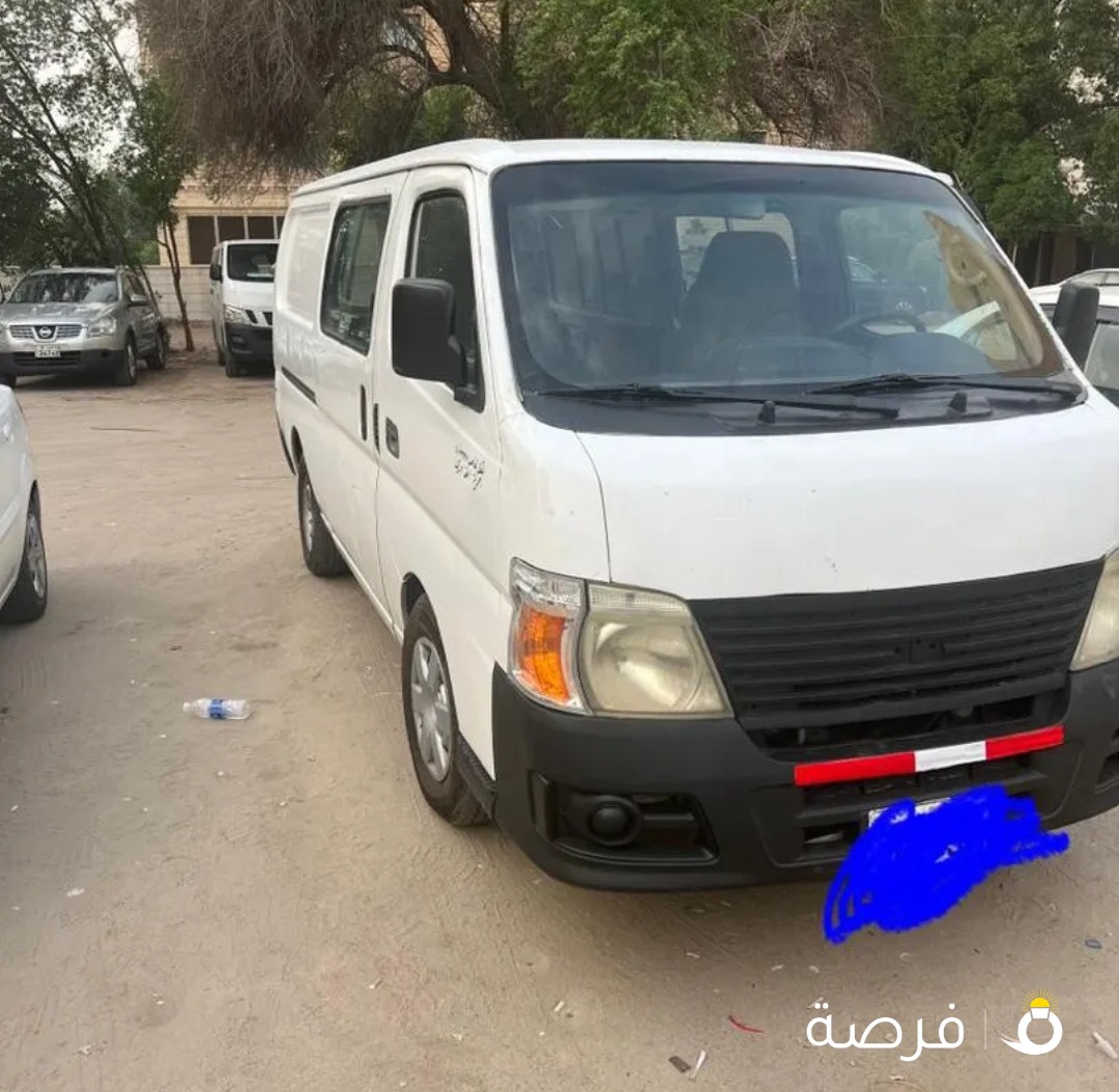باص نيسان مقفول