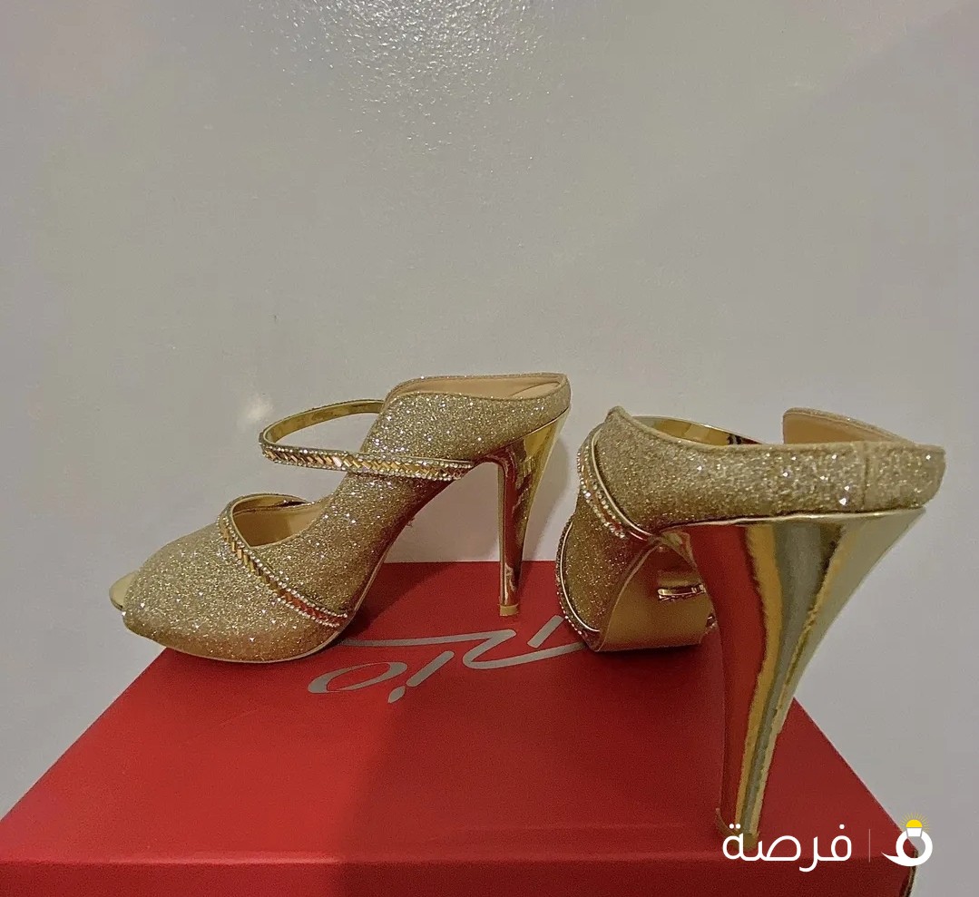 كعب ذهبي طويل