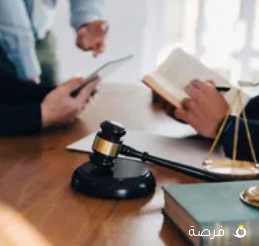 مطلوب محامي كويتي او محاميه ، خريج كليه الحقوق جامعه الكويت،شخصيه جديه و حريصه،يحب المهنه
