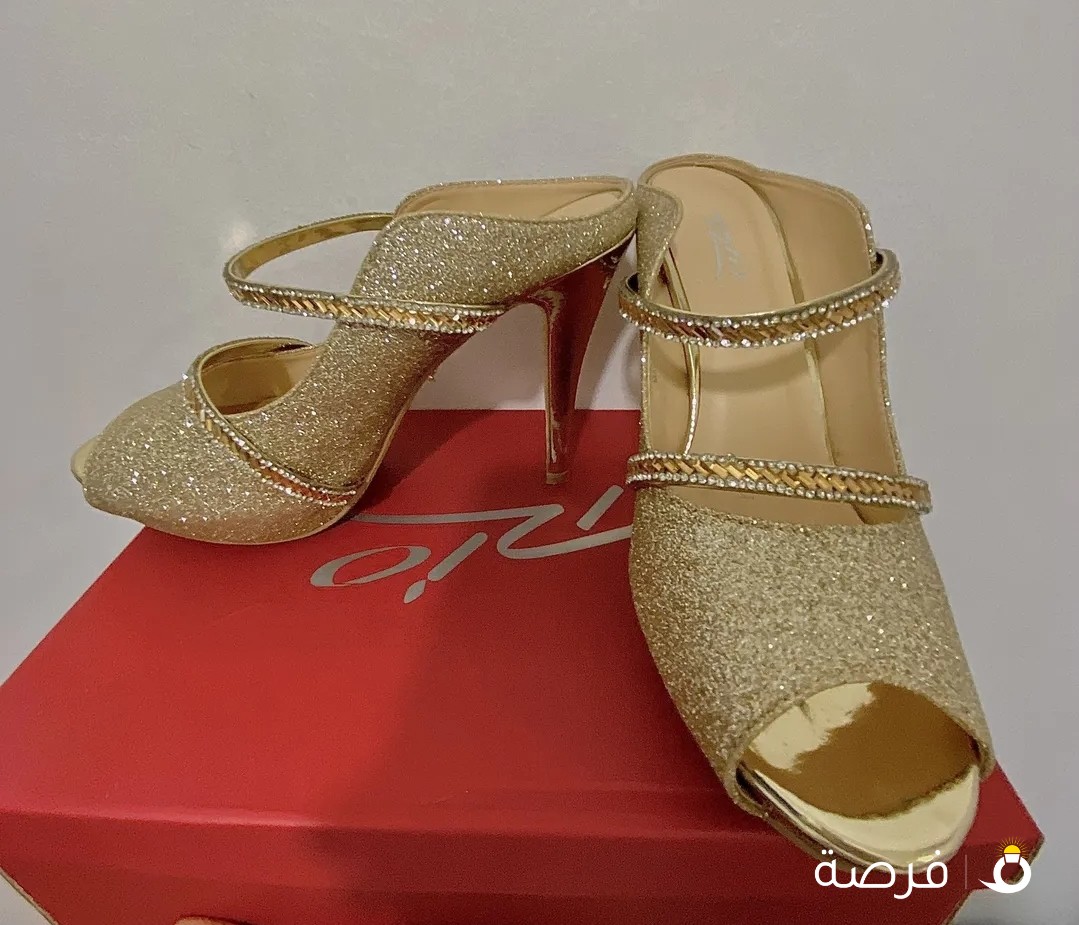 كعب ذهبي طويل