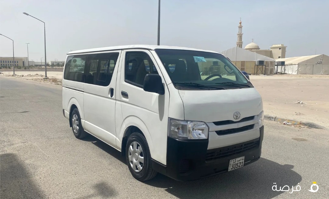 2015 تويوتا باص