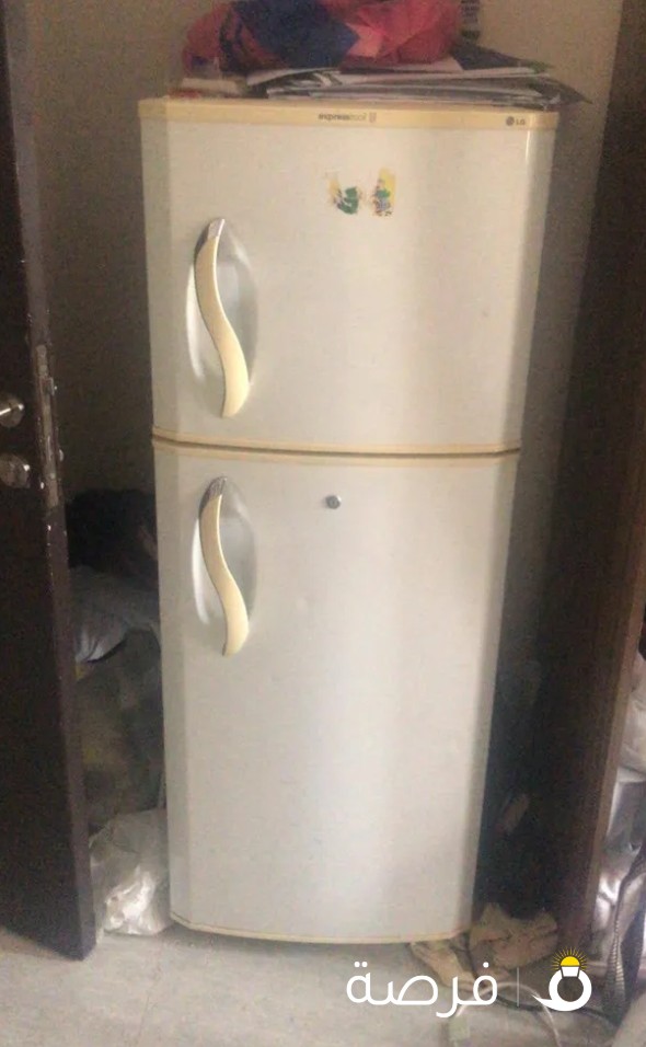 ثلاجة بحالة ممتازة للبيع