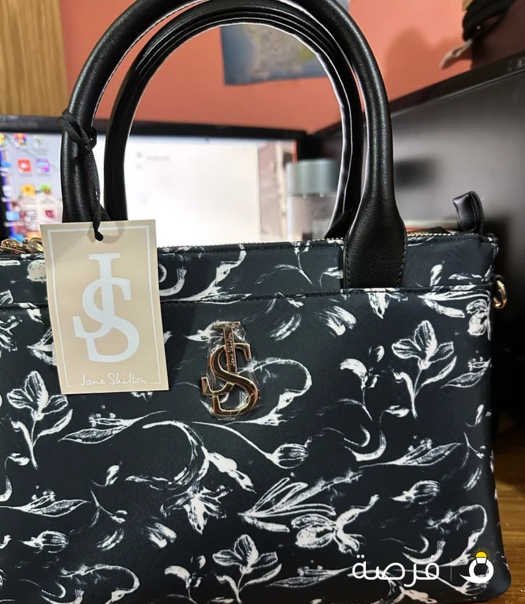 Ladies Bag Big With 3 Zips Space Large Good Quality