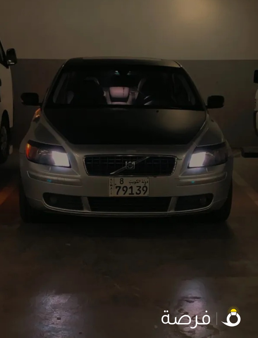 للبيع فولفو s40 t5 2004
