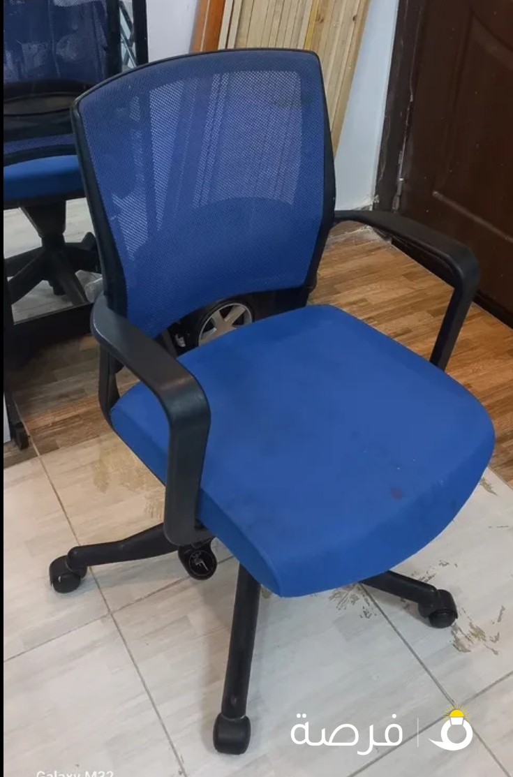 كرسي مكتب بحالة جيدة