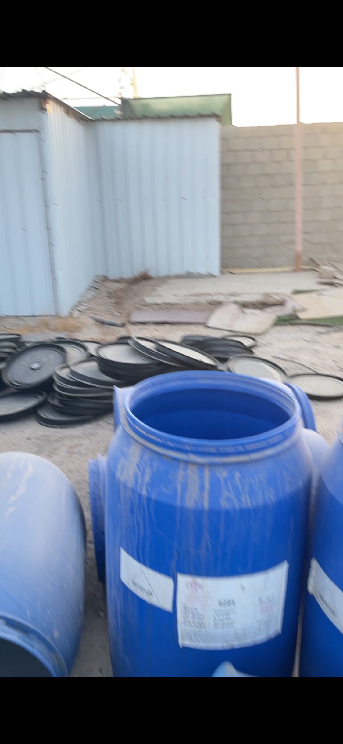 براميل  زرقاء 