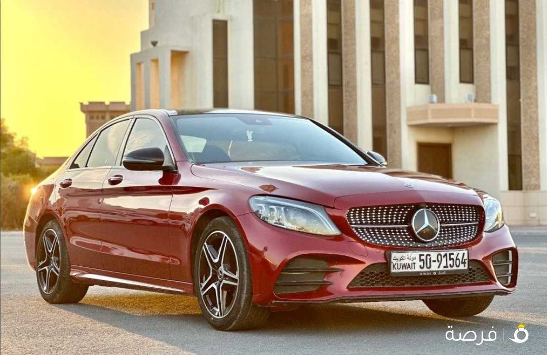 بحالة ممتازة موديل 2020 داخلية احمر