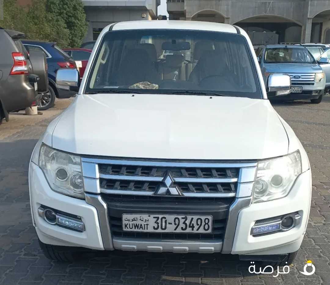 Pajero Mitsubishi 2015 white colour