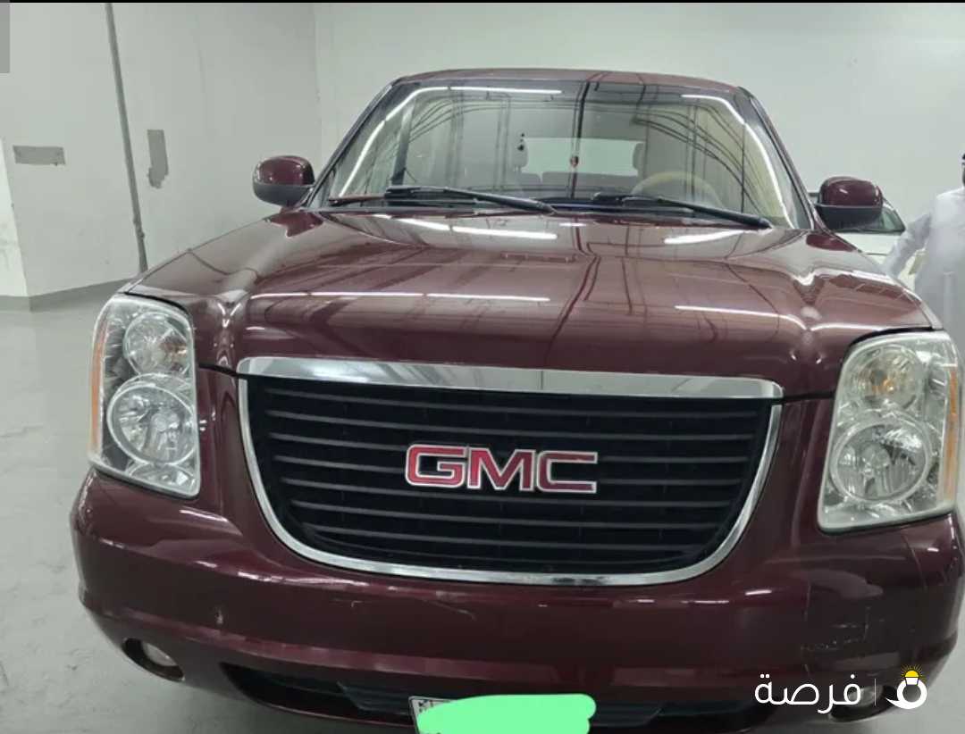 يوكن 2008 لون عنابي