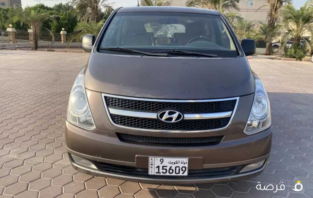 للبيع باص هيونداي H1 صبغ وكاله بالكامل موديل 2015 اتهدام بسيط عداد 93 الف فقط