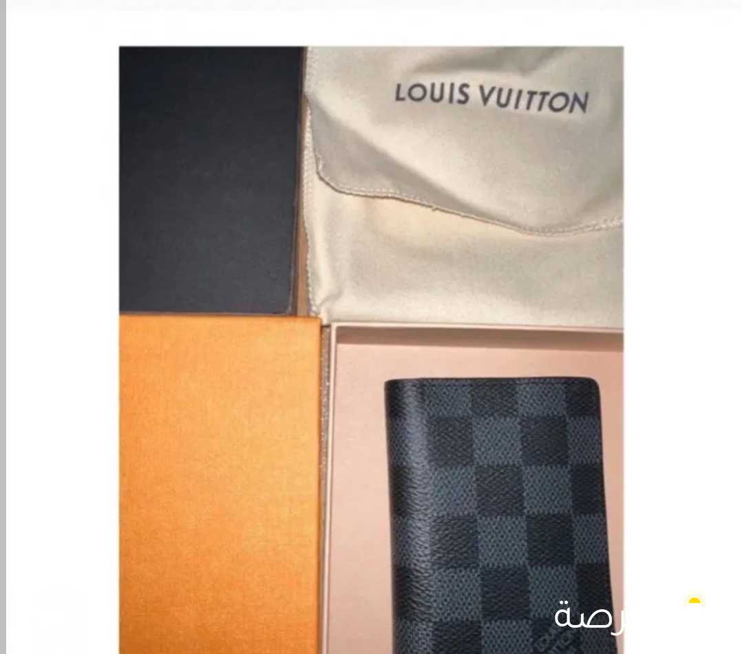 بوك lv مو مستخدمه كلش وعليه حرف M سعره تقريباً 150 ببيعه ب 120