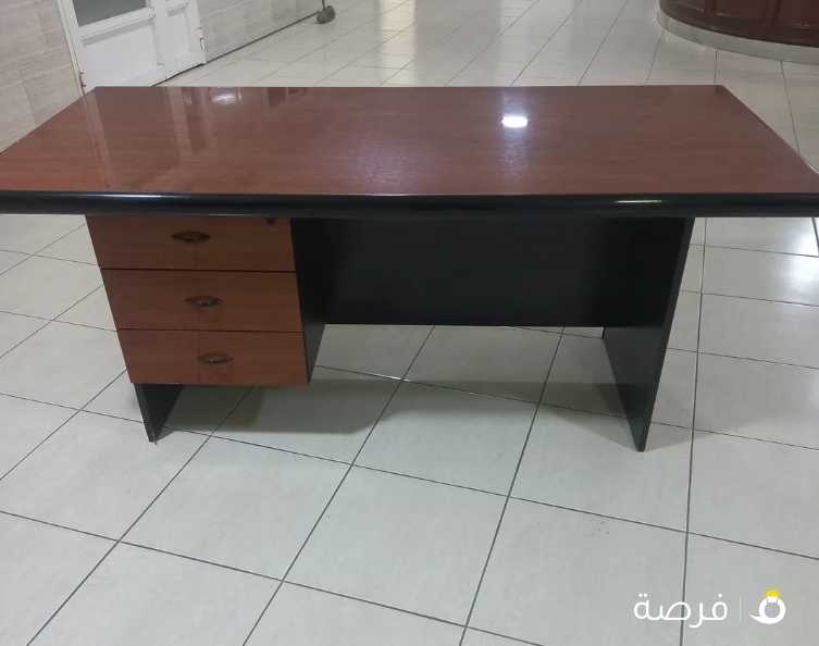 مكتب بحالة جيدة