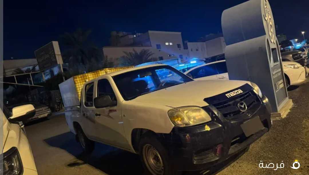 للبيع وانيت مازدا 2010 مع صندوق