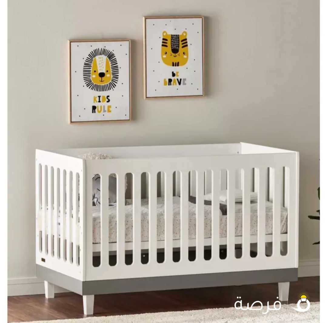 سرير أطفال صغير