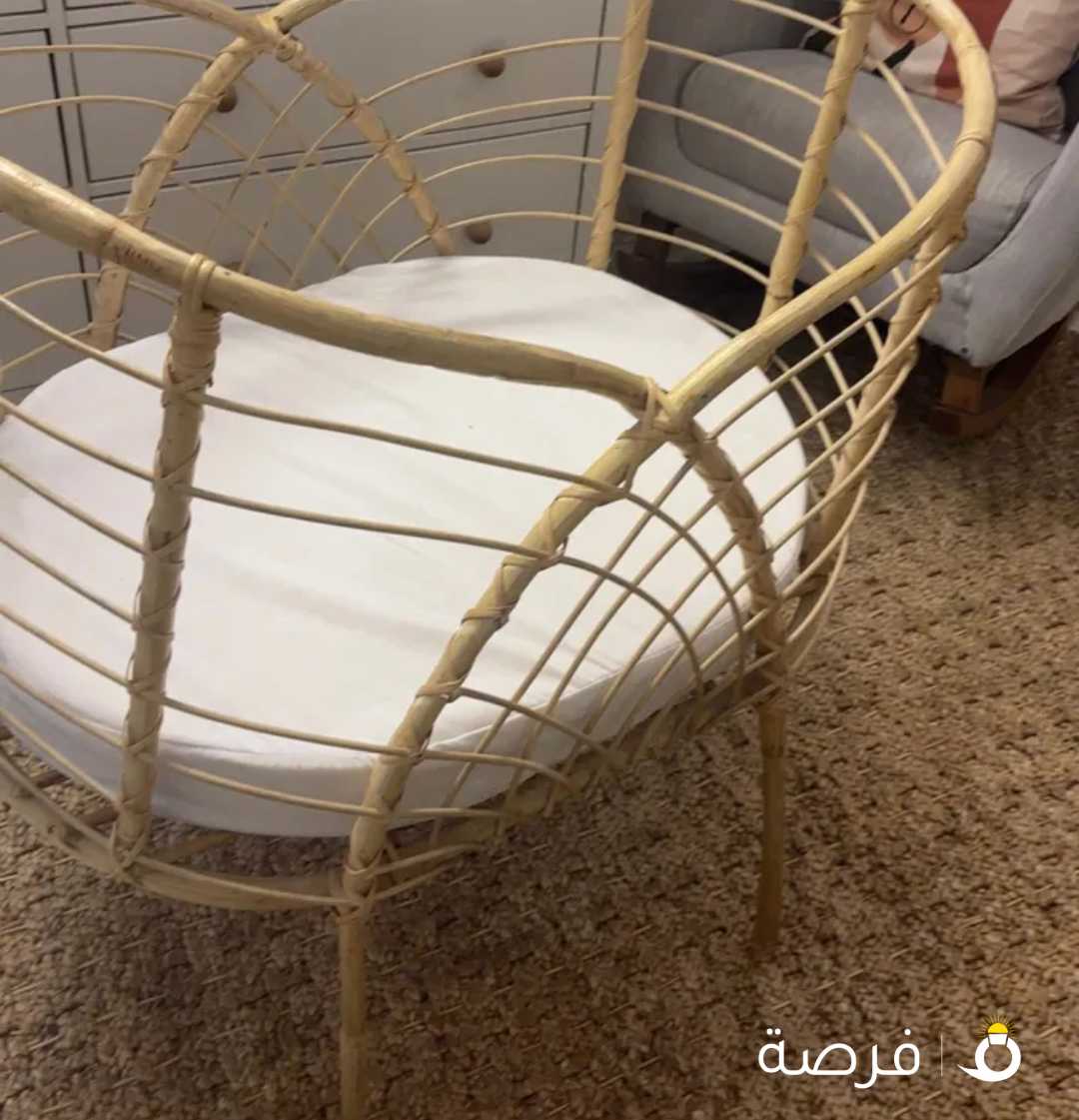 جلستين ارضيه في للبنات وللصبيان وكرسي ينفع طفاحيه