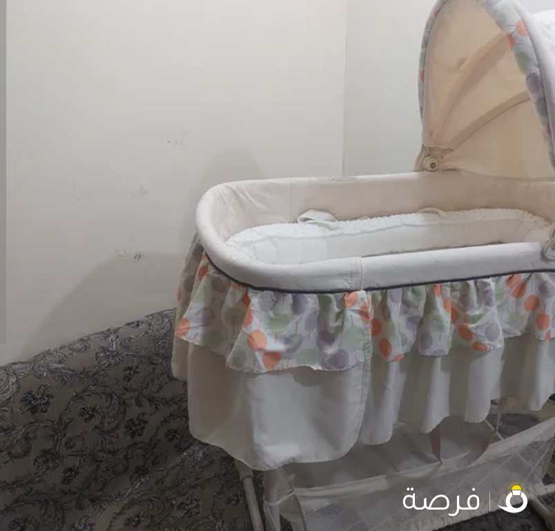 سرير اطفال بحالة الجديد