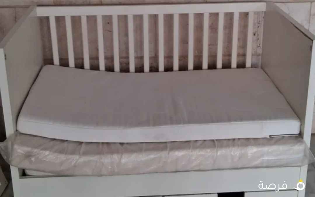 سرير اطفال وفرشته