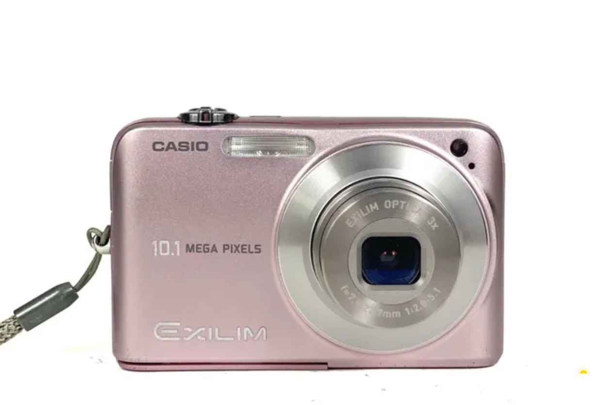 للبيع كاميرت كاسيو مو مستعمله وتصويرها حلو وعندي تصوير لها اللي يبيها يتواصل معاي واتس آب