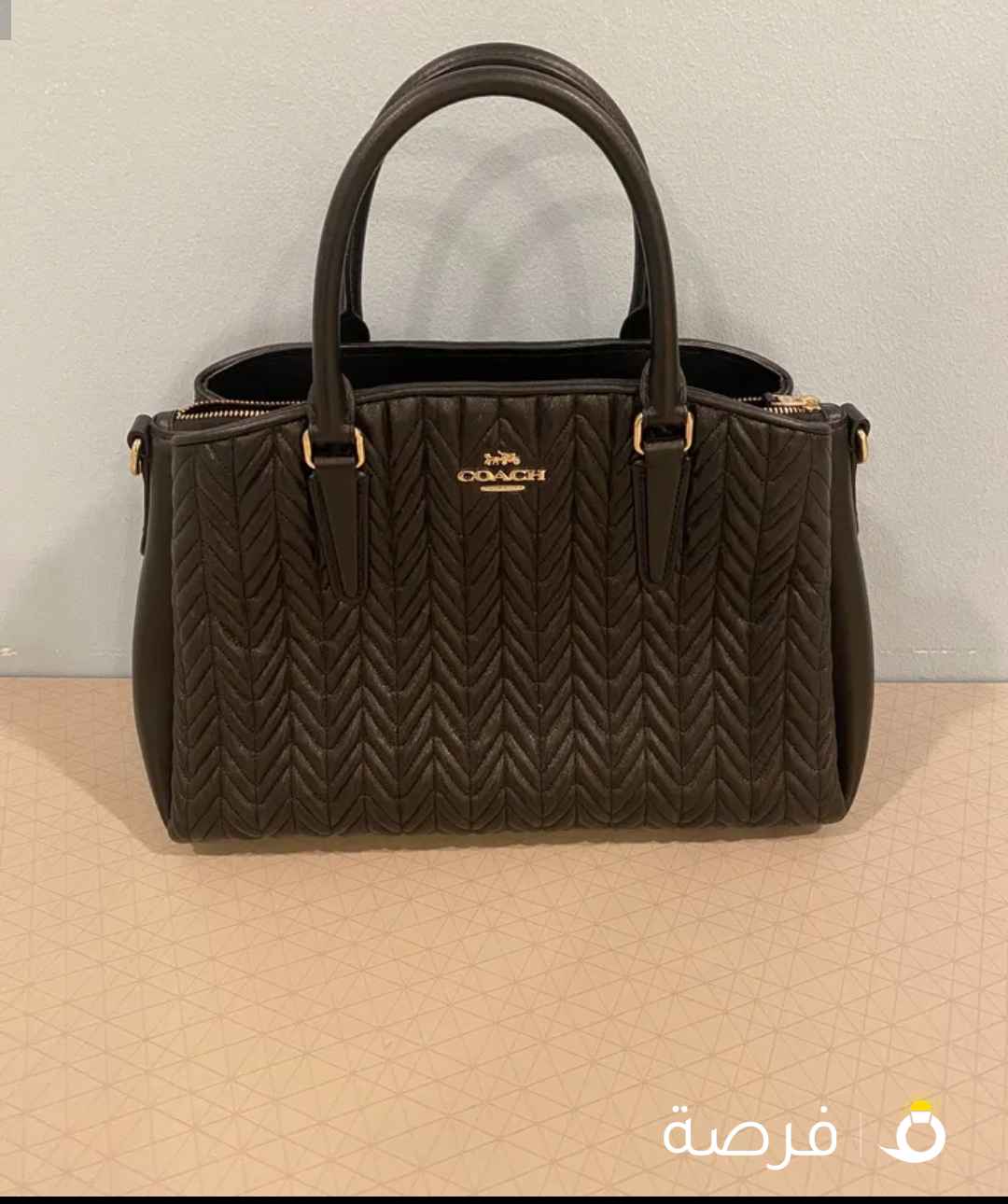 3 شنط نسائية استعمال خفيف جداً ماركة جوتش + شانيل