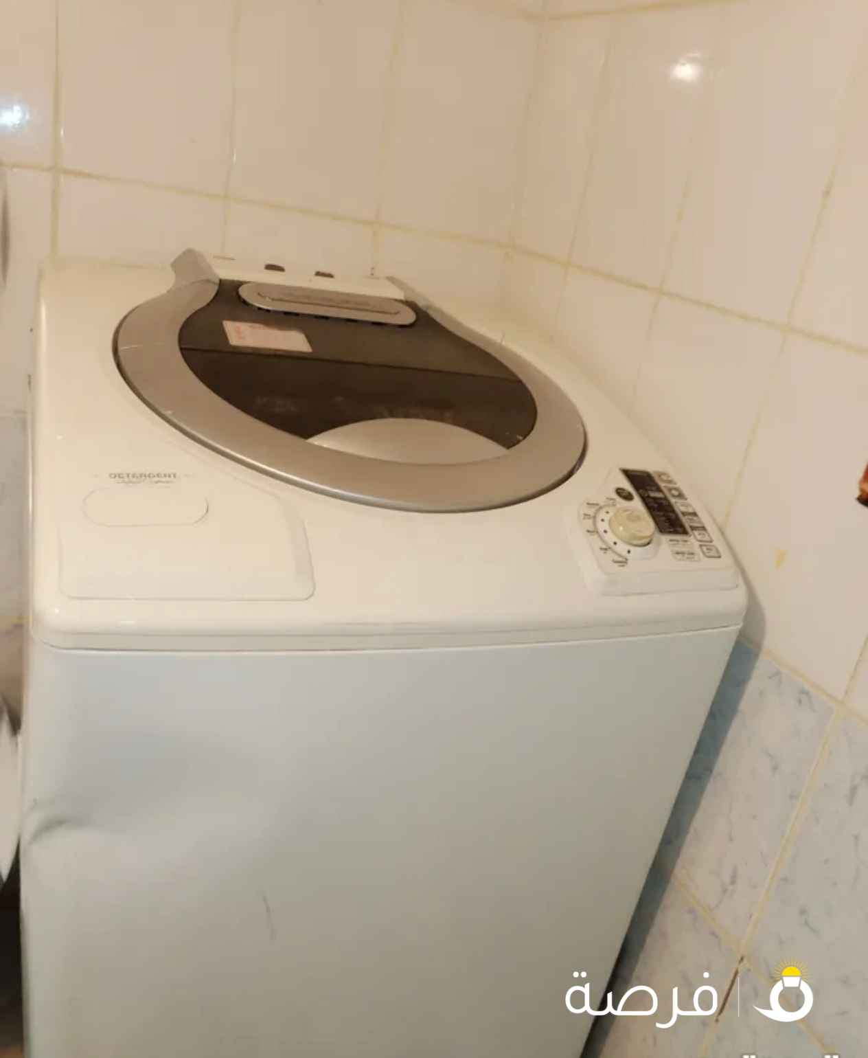 للبيع غساله فوق التمتك غسيل وتنشيف بحاله ممتازه النوع دايو السعه12كيلو
