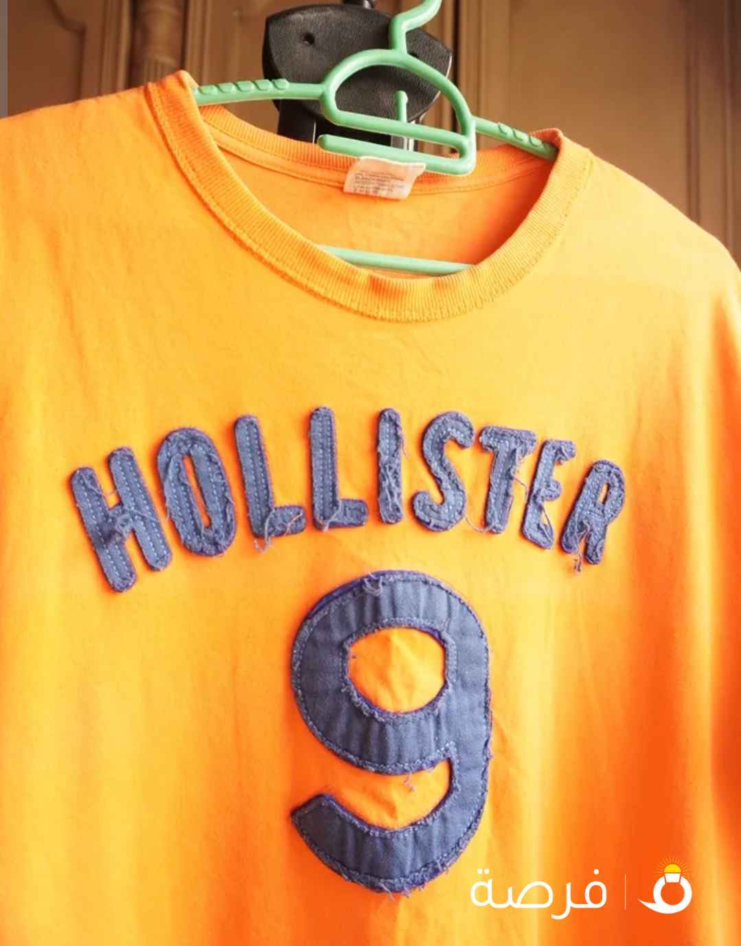 تيشيرت Hollister أصلي، لون برتقالي، مقاس XL.