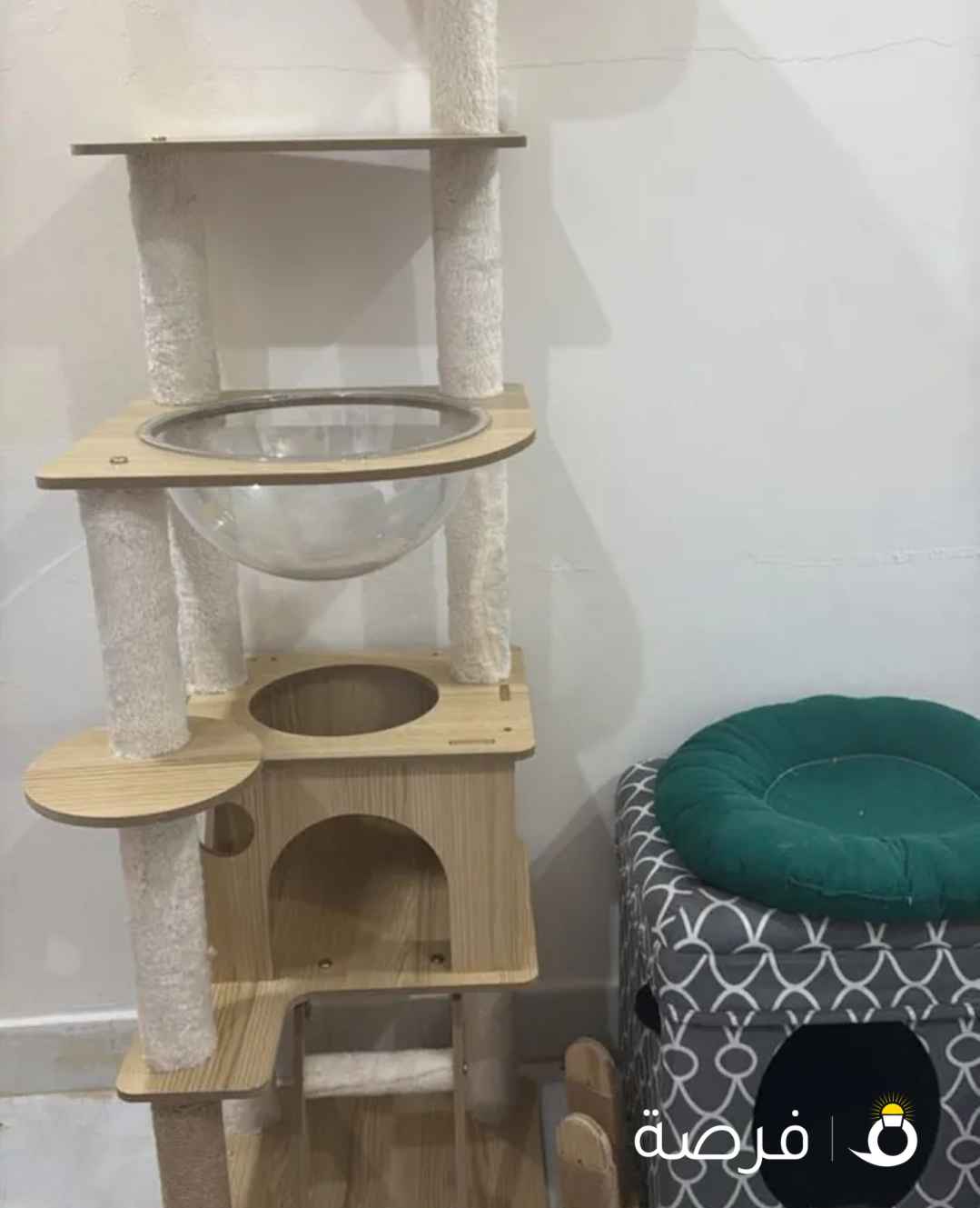 Cat tree and house 30 kd last price for 2 items pick up from salmiya block 2 high of cat tree around 160 cm