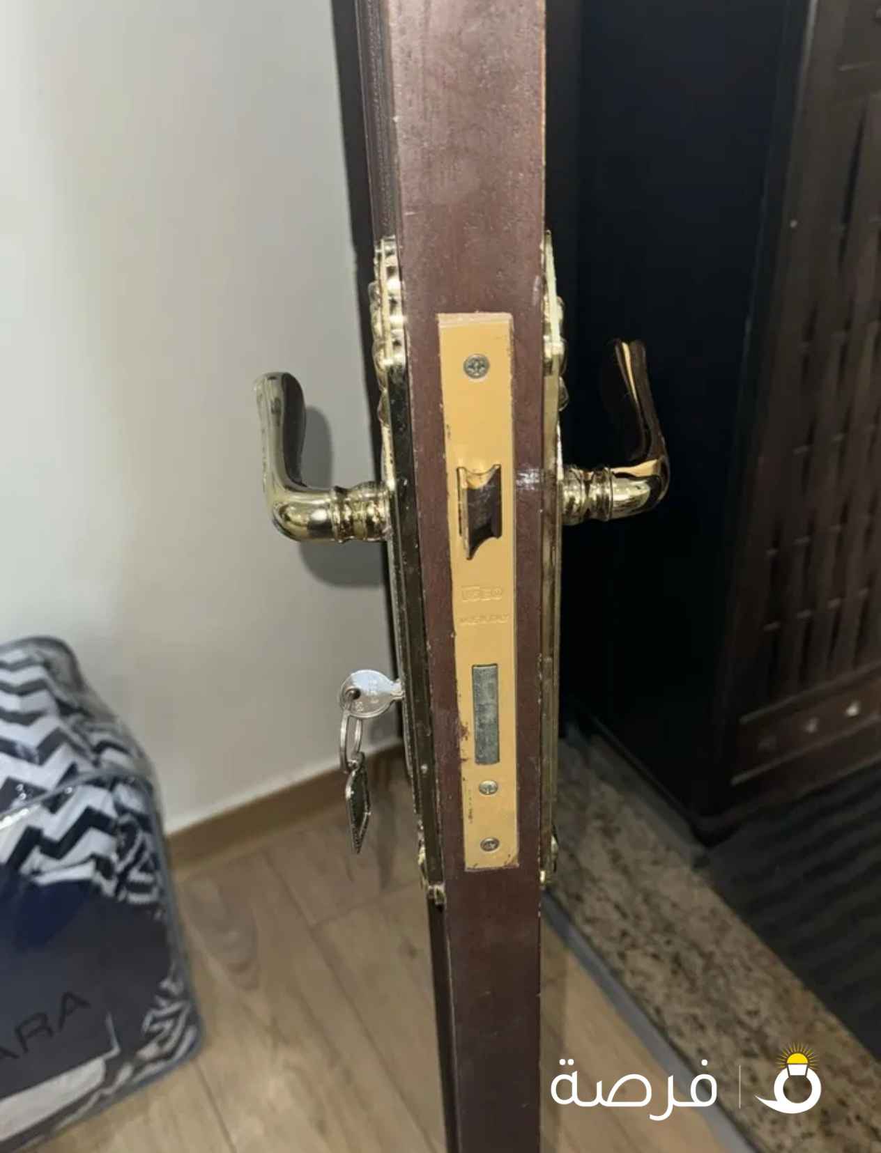 نجار اثاث فك وتركيب اقفال ومفاتيح وصيانة المنيوم جام ارفف ستاءر تلفزيون