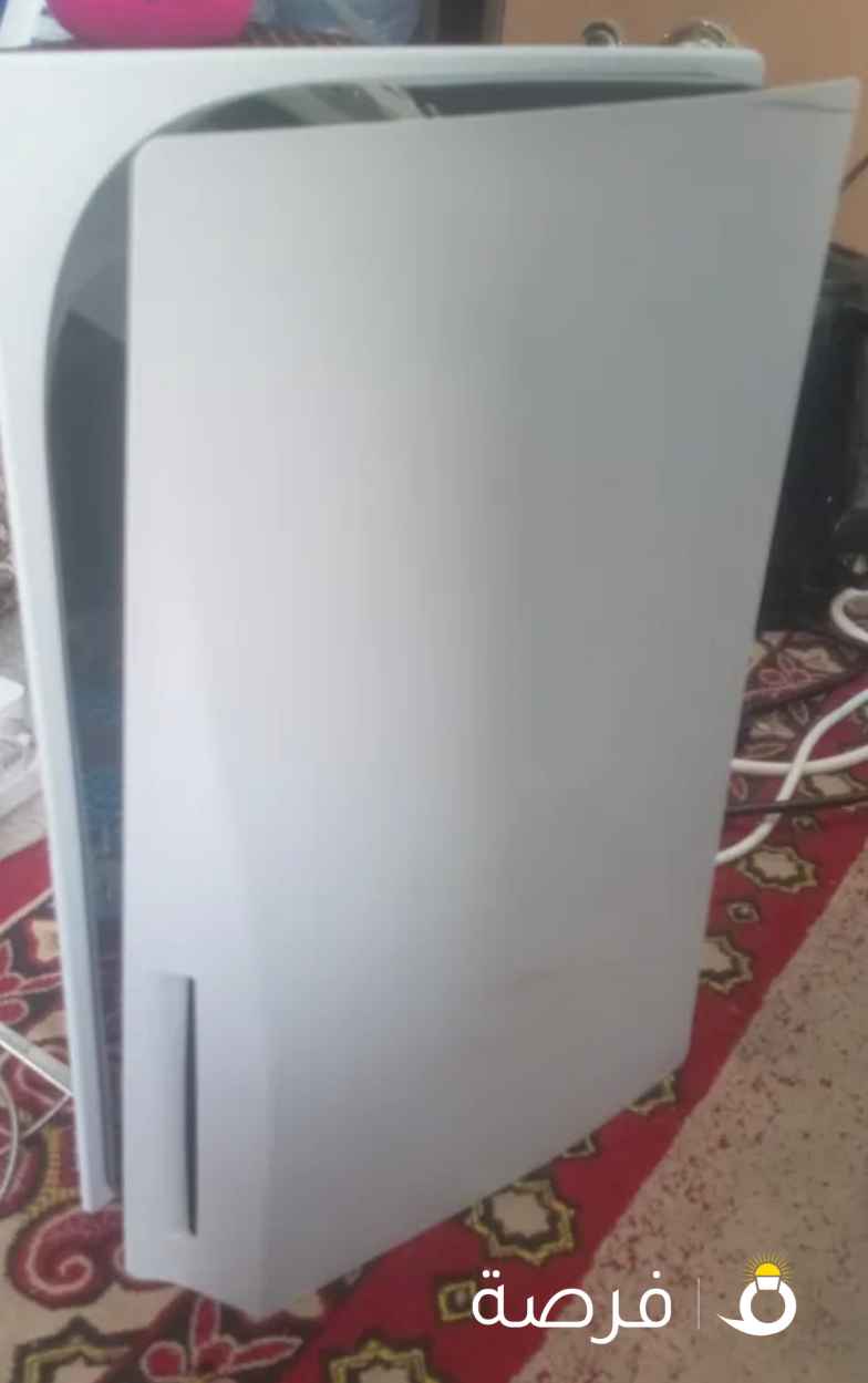 للبيع بلايستيشن 5 استعمال خفيف نفس الجديد معاه الواير الاسطوانه بدون يدات