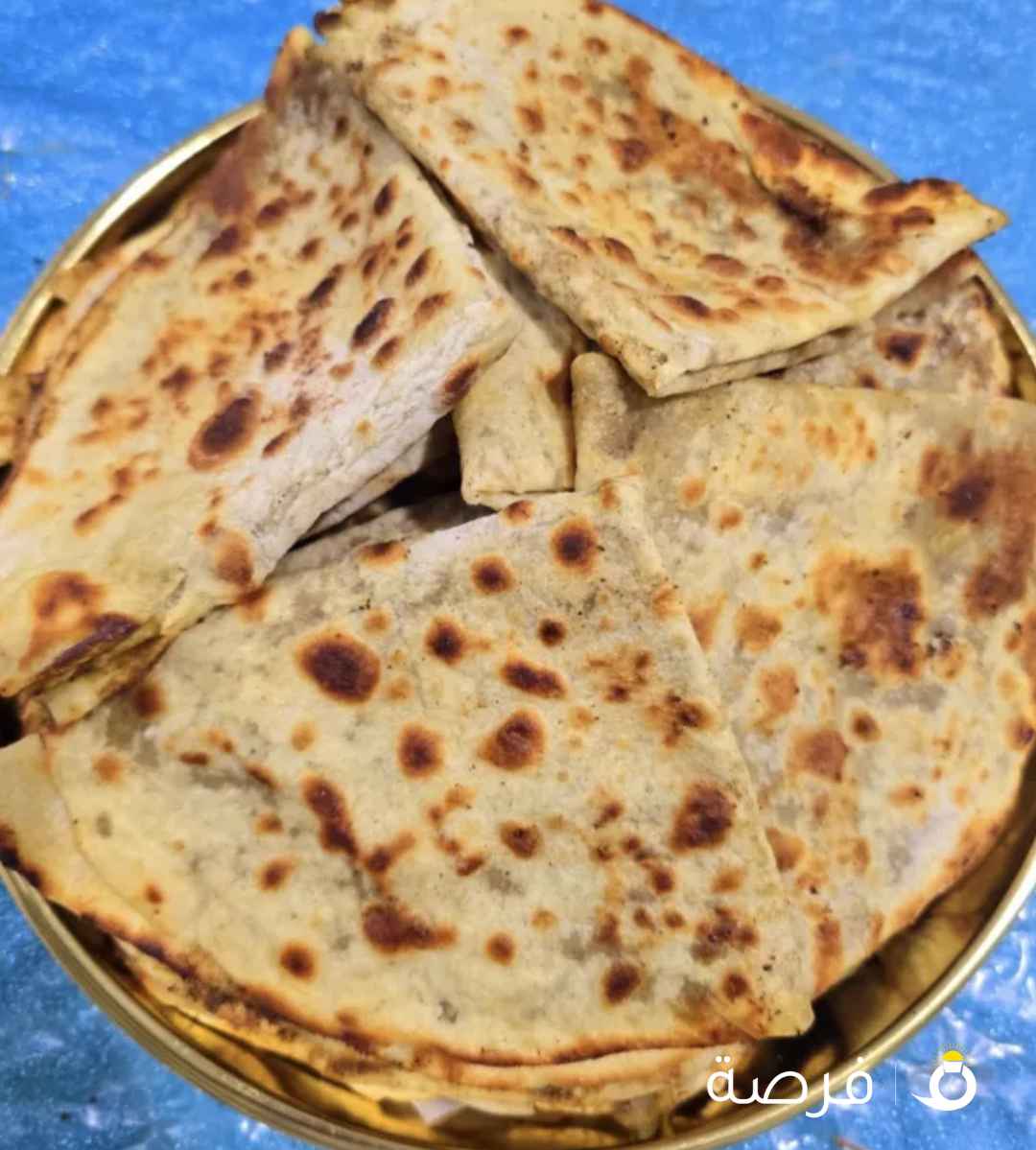 خبز صاج فلزن مهياوة بالزبدة او زيت زيتون او دهن عداني مهياوة اجار ثوم يبل مع طماط او بدون طماط كيلو