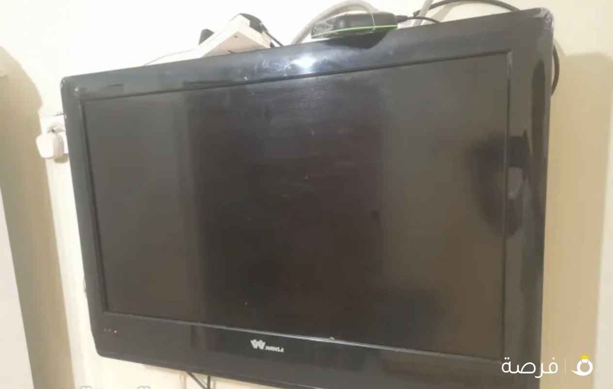 شاشه ونسا معها حامل وريموت شغال ممتاز جدا لعدم الحاجه