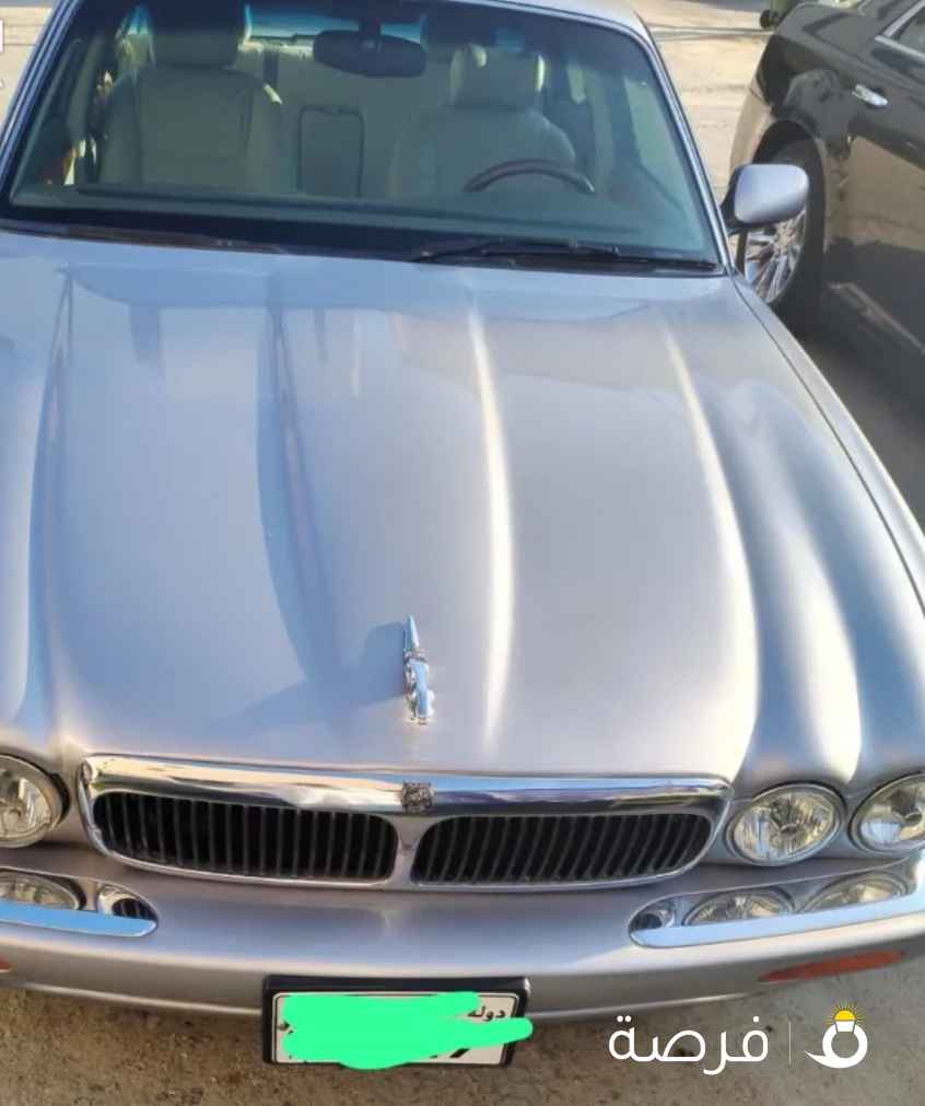 جاكوار XJ 2001 مستعملة بحالة ممتازة مع مواصفات خليجية وميزات حديثة