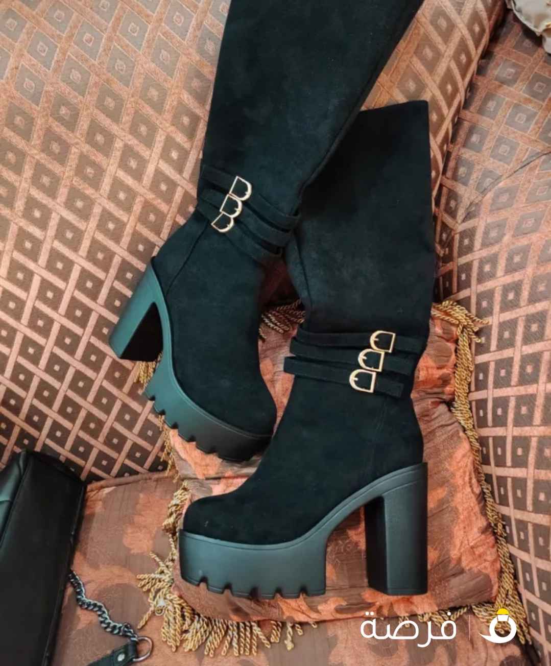 للبيع بوت نسائي مخمل اسود