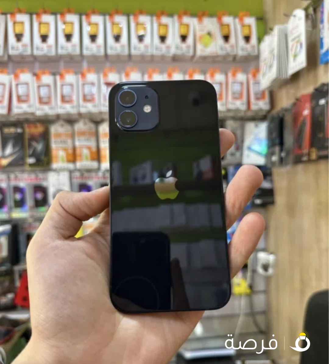 آيفون ⁦⁦12⁩⁩ مستعمل بحالة ممتازة بسعة ⁦⁦128⁩⁩ جيجابايت مع شاحن - اللون الأسود