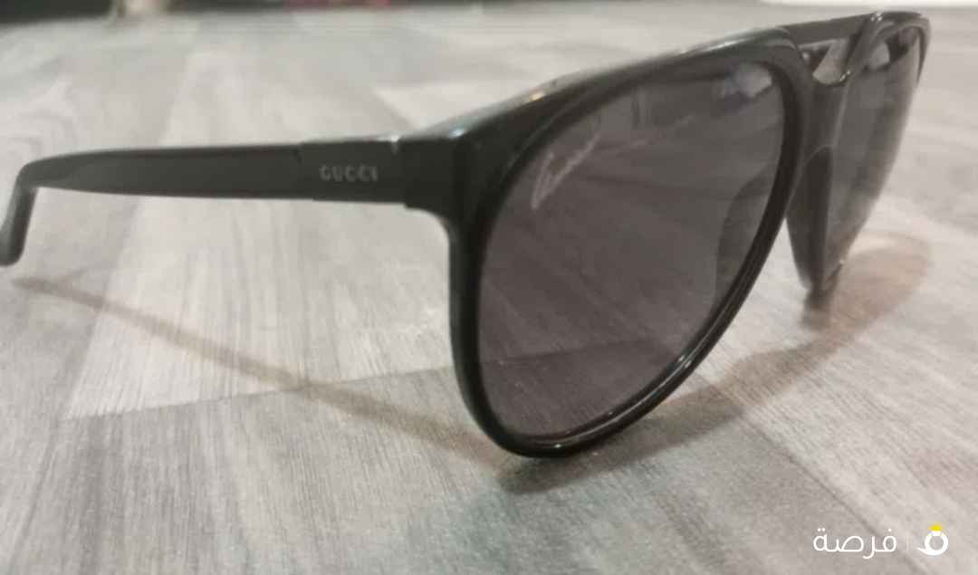 بيعه سريعه بلااش نظارة ⁦⁦GUCCI⁩⁩ اصلية نظيفه جدا مع علبتها والسعر بلاش للجادين فقط انظر الصور