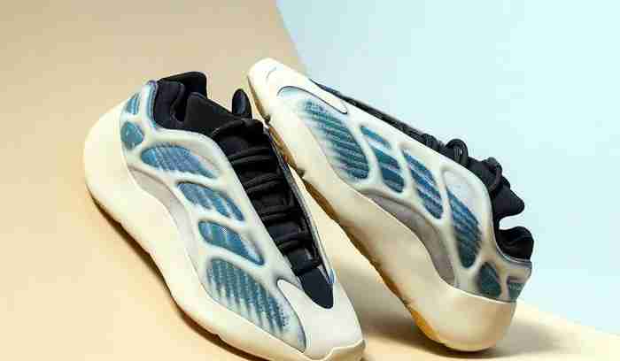 ييزى Yezzy 700 V3 متاح مقاس 37،38،39