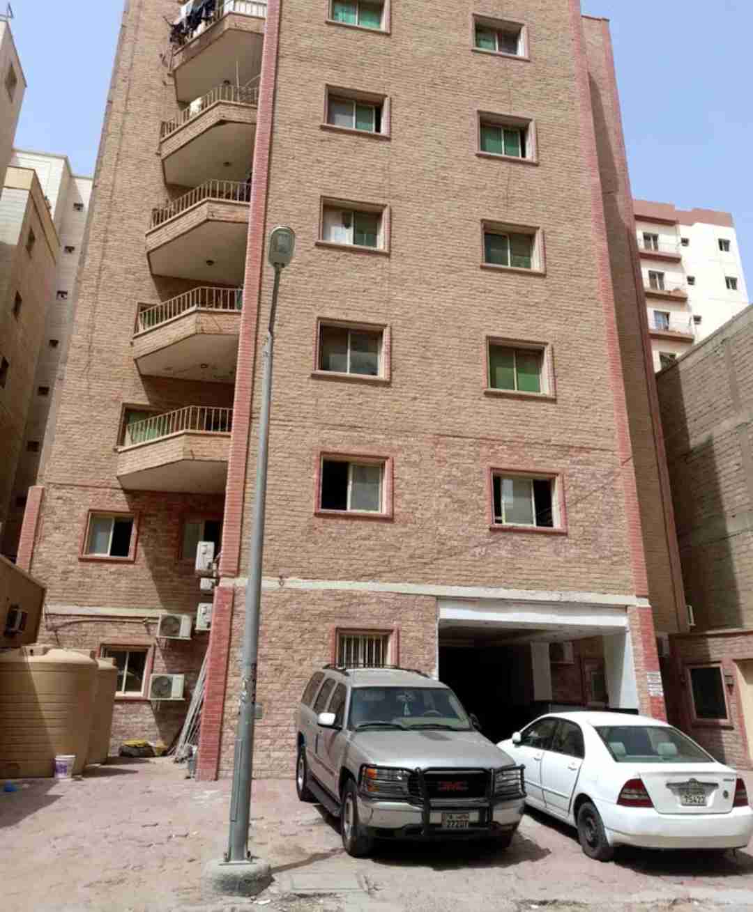 شقق بالفروانيه قطعه 1 عزاب للايجار
