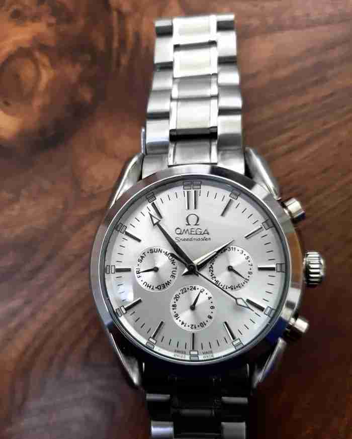 ساعة ماركة omega شبه جديده