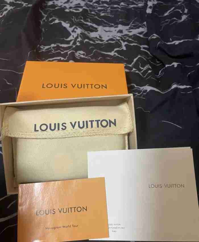 بوك louis vuitton NBA
أ