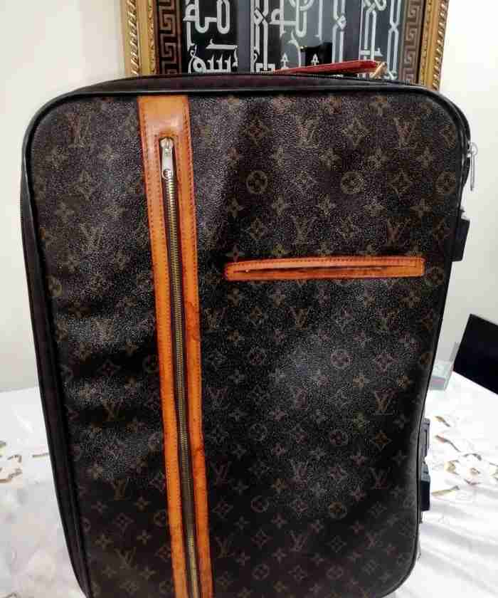 شنطة سفر Louis Vuitton للبيع