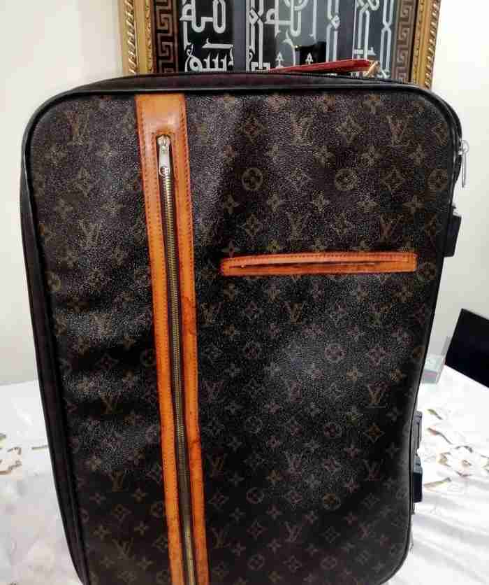 شنطة سفر Louis Vuitton للبيع