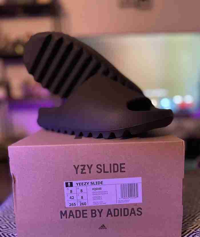 yeezy slide onyx size 8