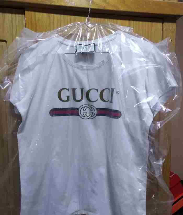 فانيله تي شيرت غوتشي Gucci T shirt أصليه بحالة ممتازه