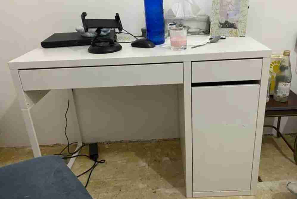desk for sale مكتب للبيع